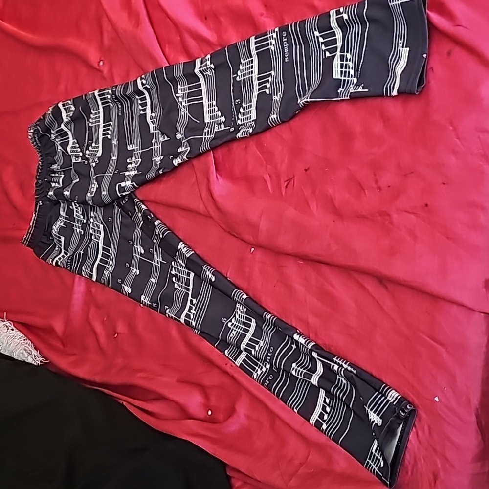 Leggings with music notes on them.